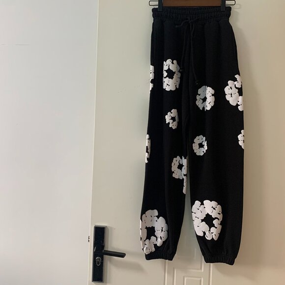 Denim Tears The Cotton Wreath Black Cotton Sweatpants - Picture 4 of 7